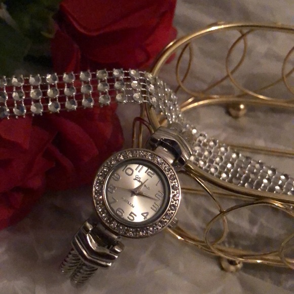 Geneva Accessories - Elegant Silver Watch with Crystal Accents